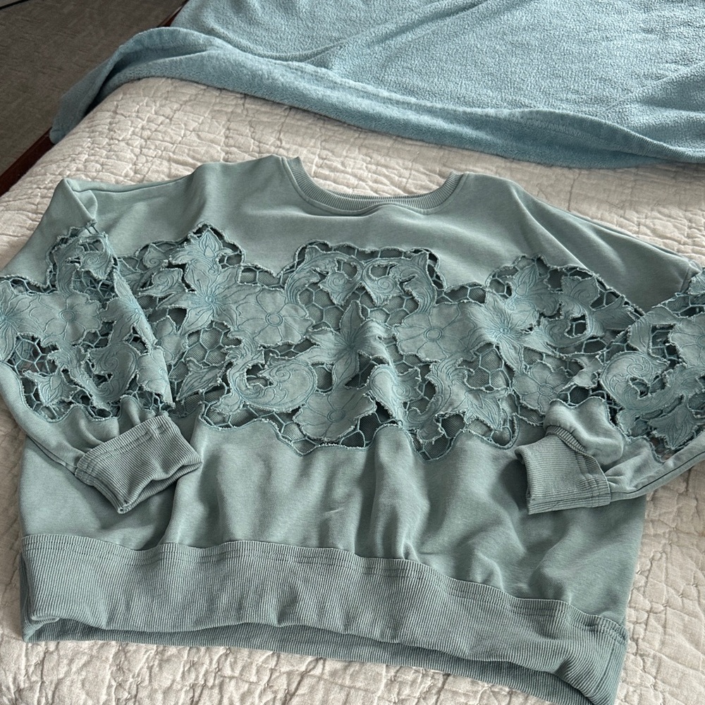 Sweatshirt